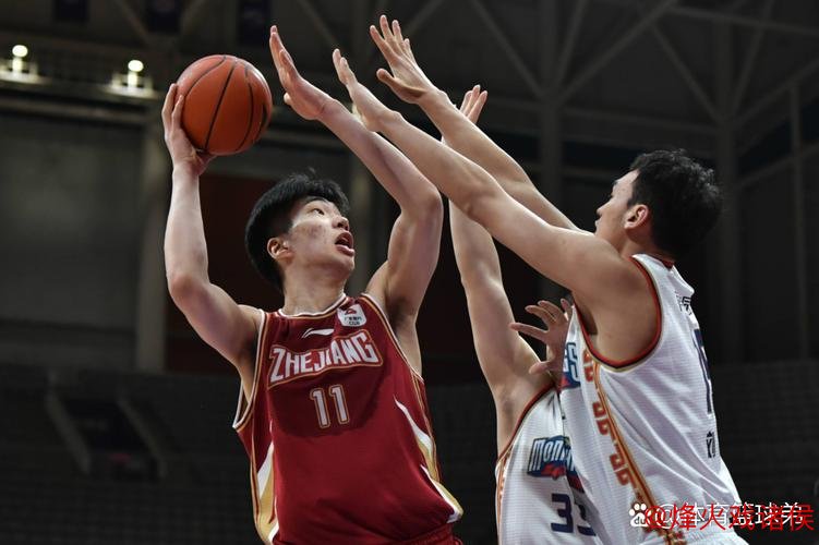 余嘉豪17+12吴前15分 浙江力克上海3-2晋级四强 余嘉豪17+12吴前15分 浙江力克上海3-2晋级四强