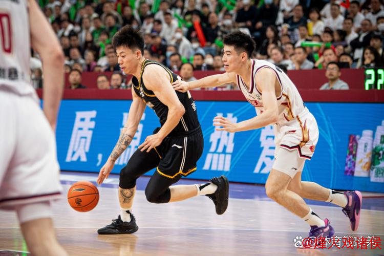 余嘉豪17+12吴前15分 浙江力克上海3-2晋级四强 余嘉豪17+12吴前15分 浙江力克上海3-2晋级四强