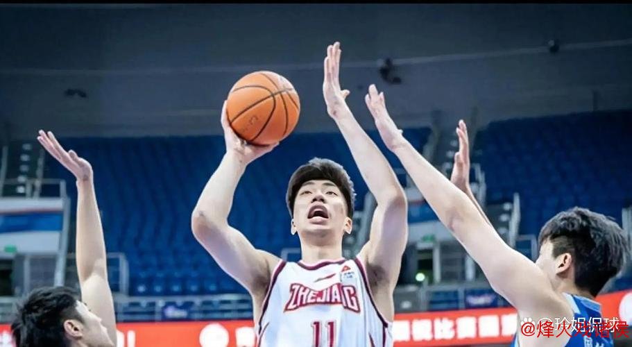 余嘉豪21分力助浙江险胜上海2-1领先，王哲林贡献24+9