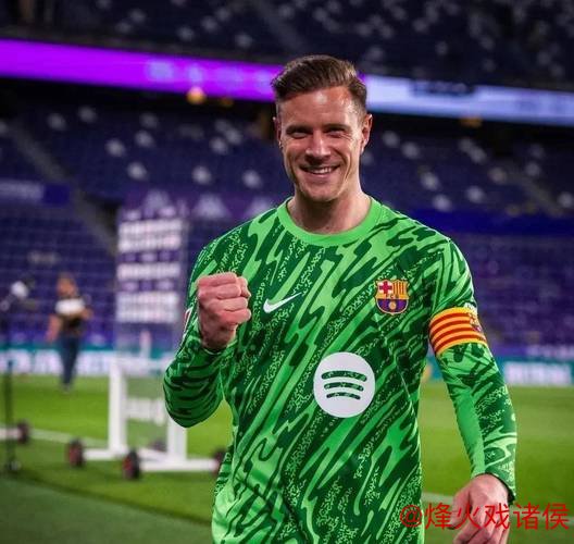 特尔施特根重返熟悉球场,看台不变身份已变 特尔施特根重返熟悉球场,看台不变身份已变