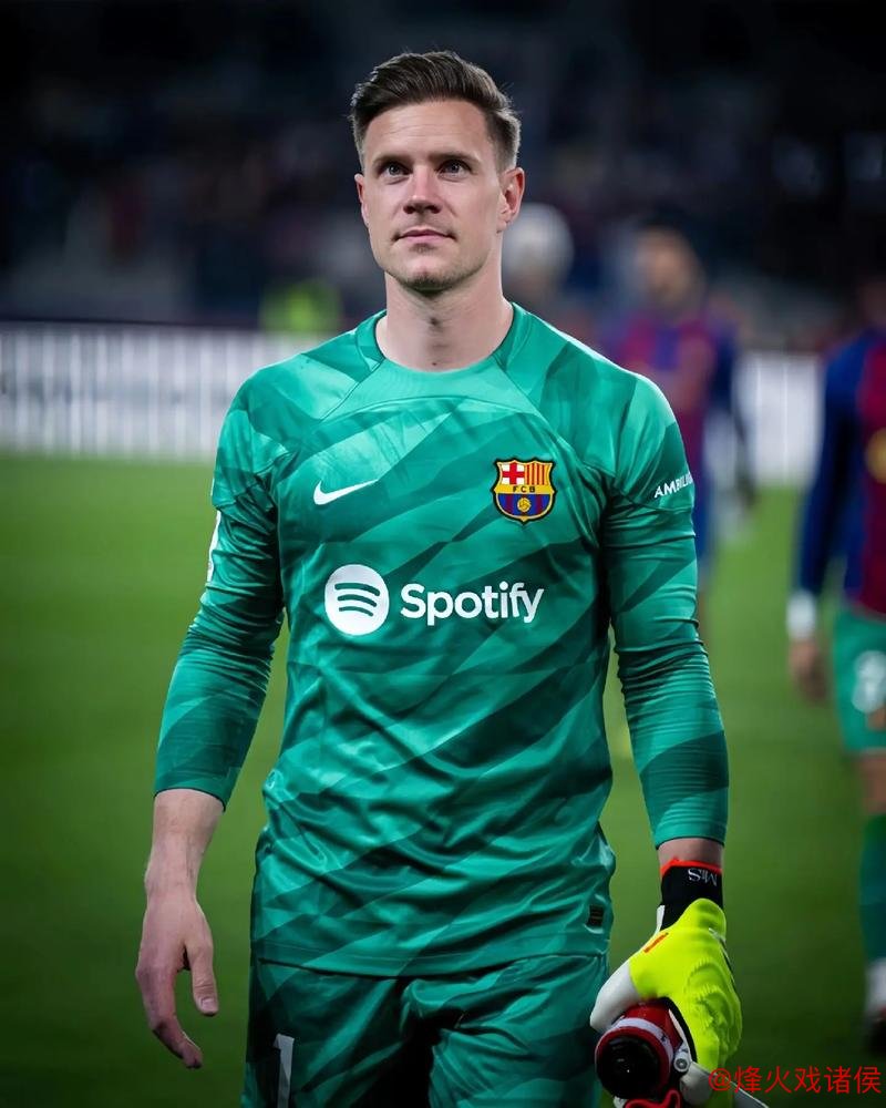 特尔施特根重返熟悉球场,看台不变身份已变 特尔施特根重返熟悉球场,看台不变身份已变