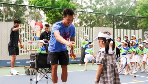 香港六合彩网站 “小网球 大未来”2024广州南沙挑战赛球员校园行
