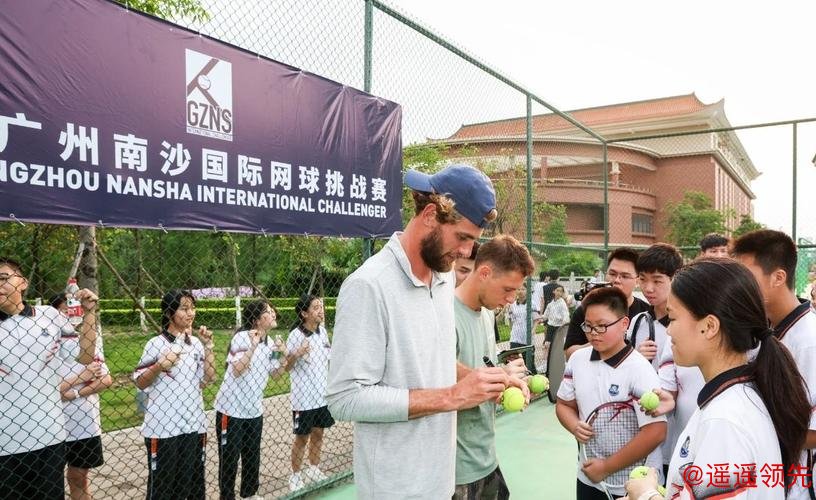 “小网球 大未来”2024广州南沙挑战赛球员校园行