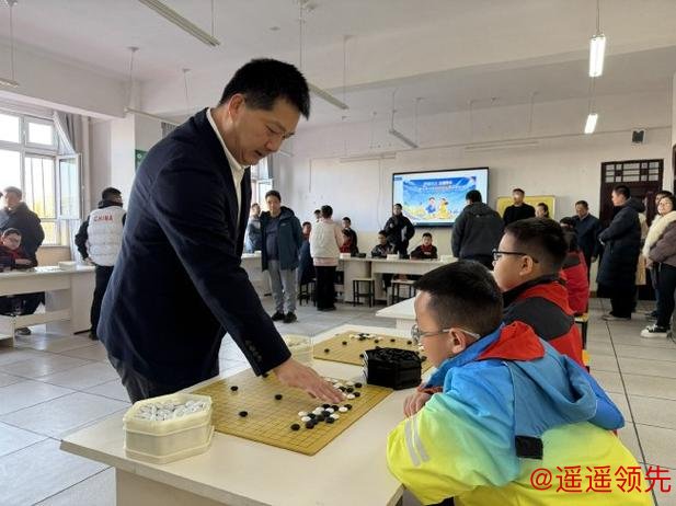 “棋心计划”走进新疆喀什 围棋新苗在疆发芽