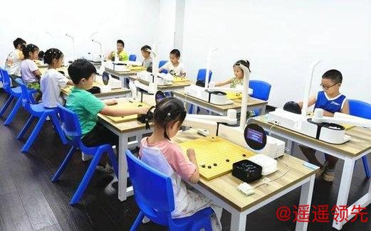 “萧山智造”棋启新篇 小明围棋机器人亮相智博会