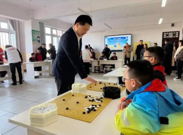 香港六合彩 “棋心计划”走进新疆喀什 围棋新苗在疆发芽