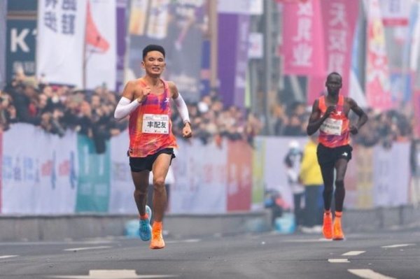 香港六合彩网站 冠亚军出炉！男子组亚军丰配友刷新重马赛道国内纪录